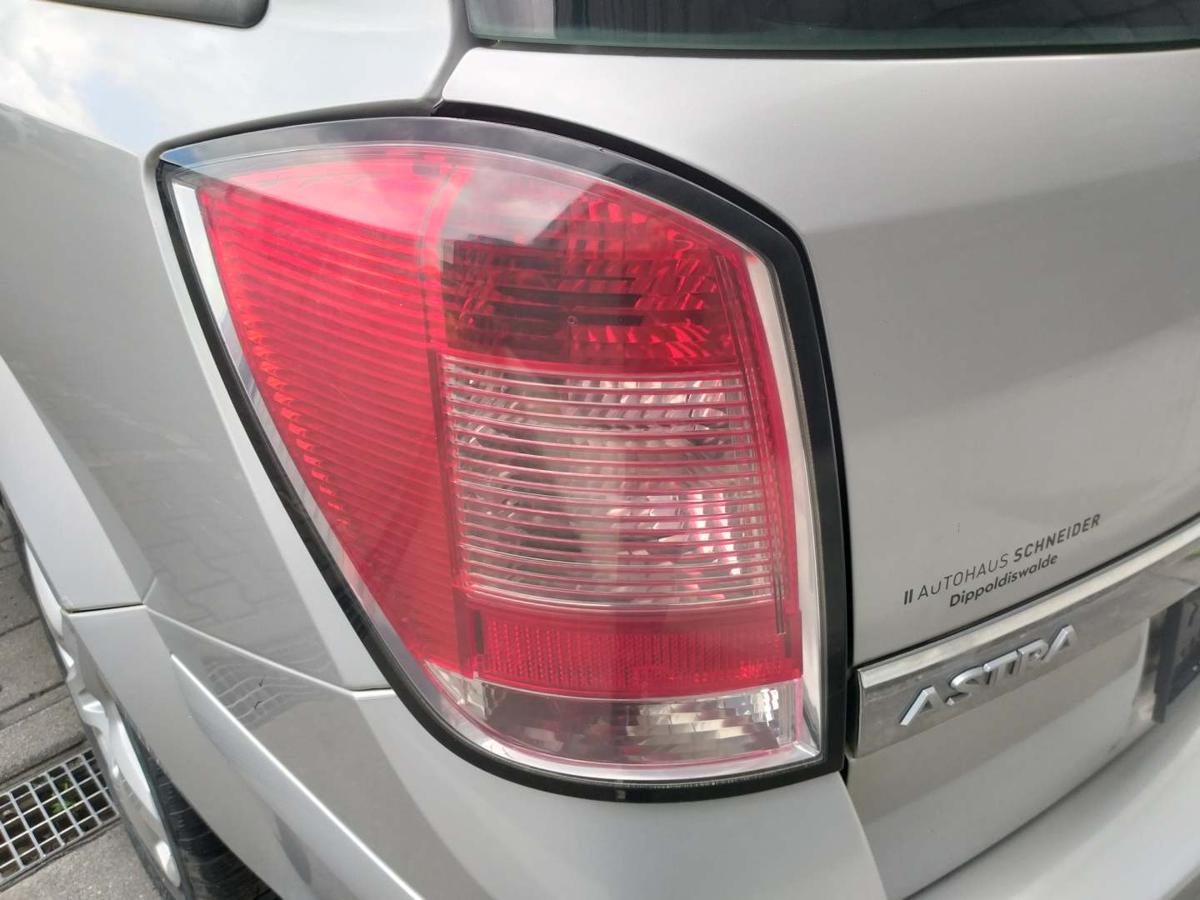 Opel Astra H original Rücklicht Rückleuchte Schlussleuchte links Kombi Facelift Bj.2007 Opel Astra H original Rücklicht Rückleuchte Schlussleuchte links Kombi Facelift Bj.2007